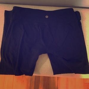 Super soft Lululemon black crops