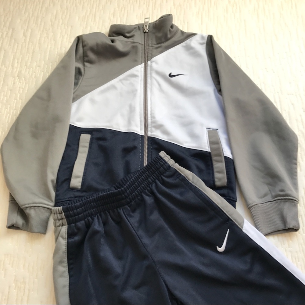 NIKE SWEATSUIT