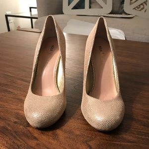 Sole society gold pumps