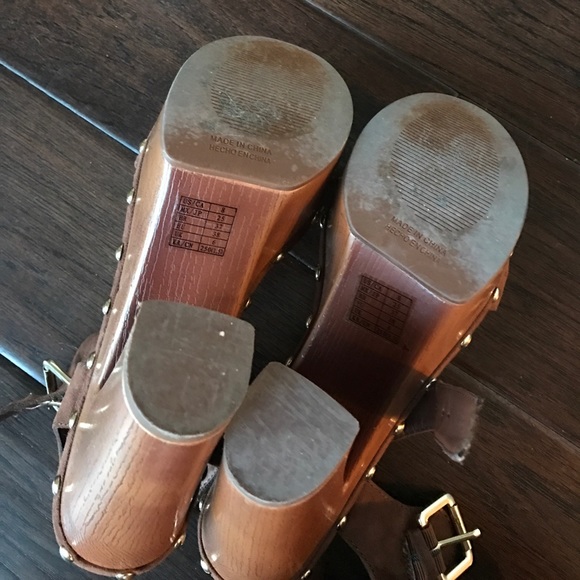 👠 - Picture 2 of 4