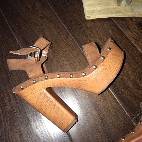 👠 - Picture 4 of 4