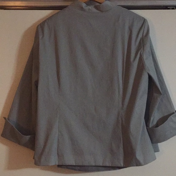 SOLD Elegant Jacket & Tank Set - Picture 4 of 6