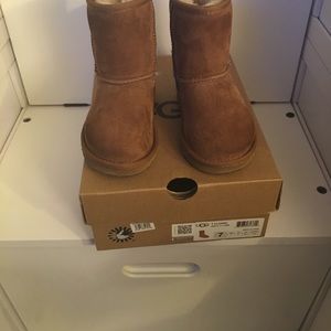 Kids ugg boots chestnut size 7