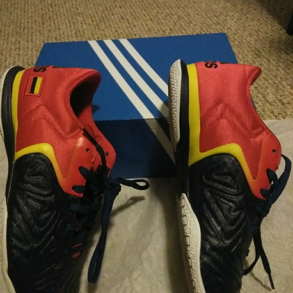 MEN'S GENUINE ADIDAS SNEAKERS - Picture 3 of 6