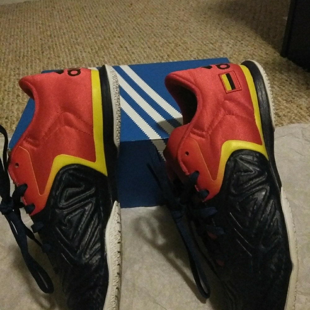MEN'S GENUINE ADIDAS SNEAKERS - Picture 4 of 6