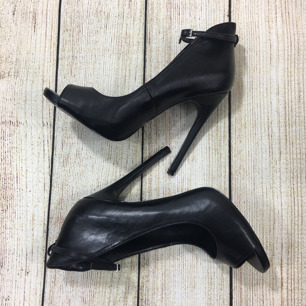 STEVE MADDEN Madly Pump