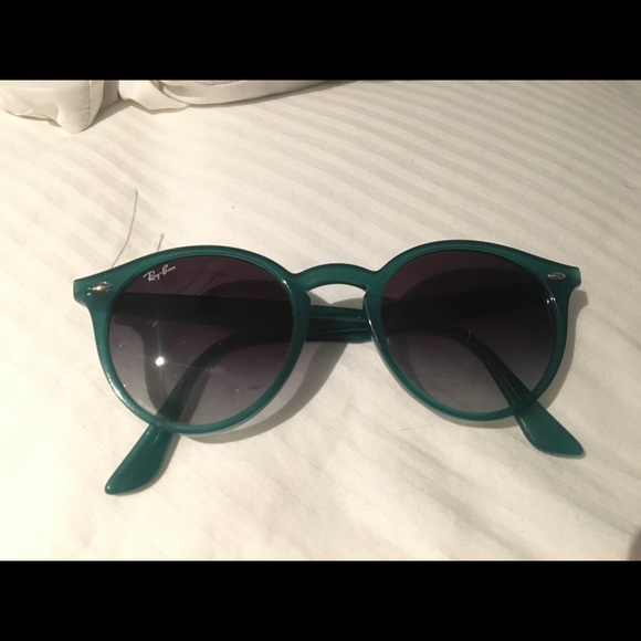 Greenish turquoise Ray Bans