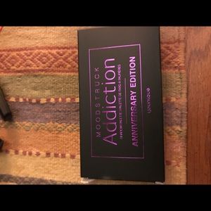 Younique 5 year anniversary eye pallet