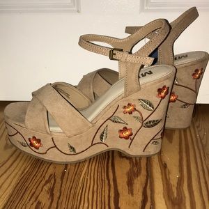 ⭐️Brand New - MIA Tan Floral wedges