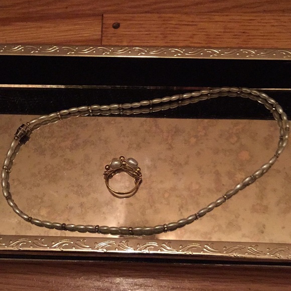 $🔻EUC Delicate Circle Baroque 2-Pearl Ring - Picture 4 of 4