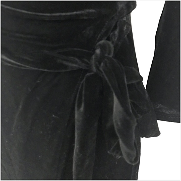 💥HOTSALE💥Black Velvet Wraparound LBD Dress S/M - Picture 6 of 6