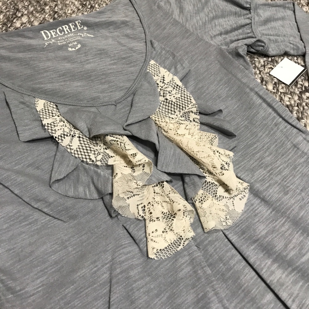 SALE 🙌🏻 Woman's Decree Long Sleeve Shirt - Picture 2 of 6