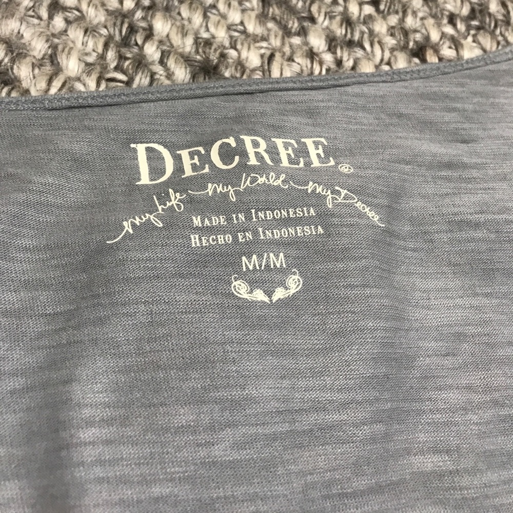 SALE 🙌🏻 Woman's Decree Long Sleeve Shirt - Picture 6 of 6