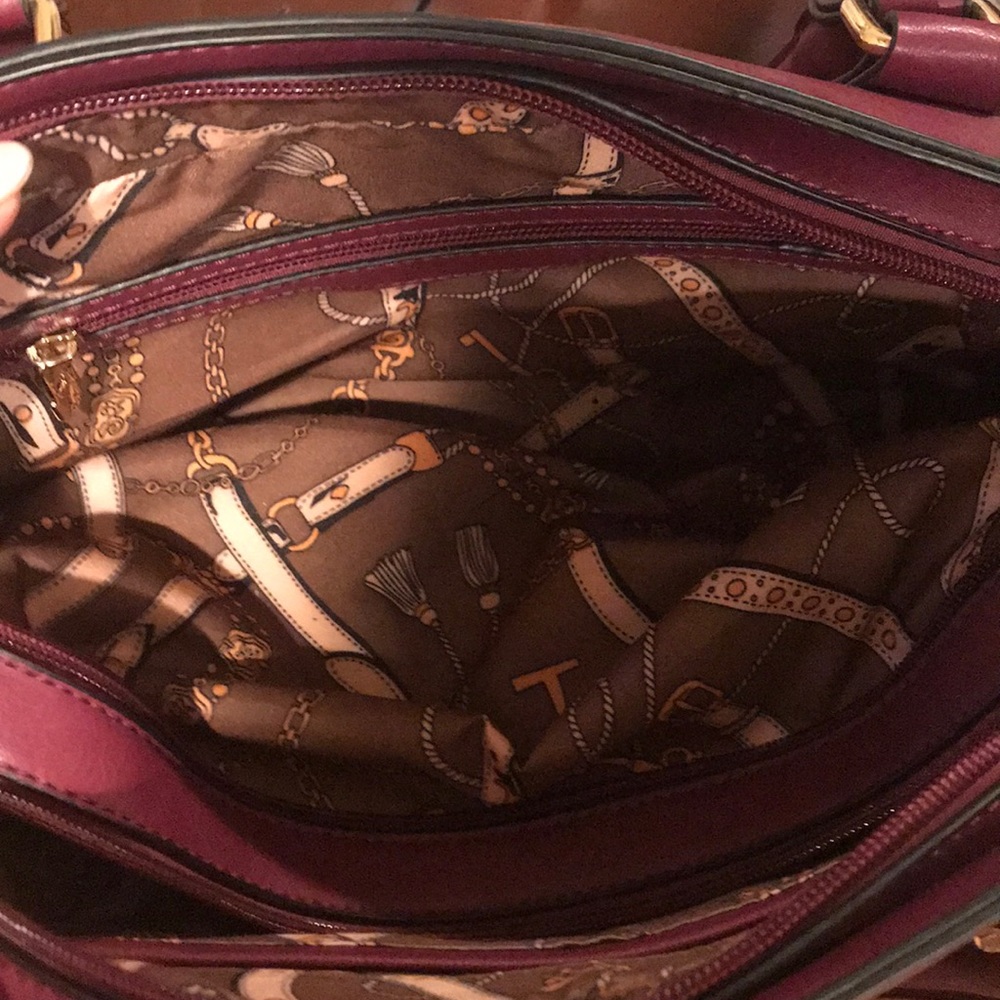 Purse - Picture 2 of 4