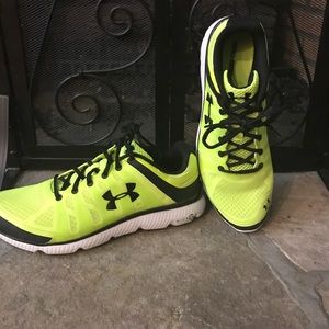 Men's. Like new Under Armour shoes