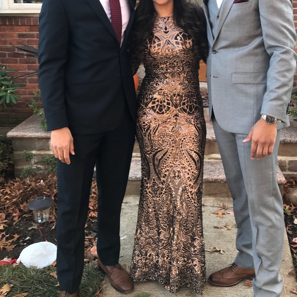 💥HOST PICK💥Betsy and Adam column gown