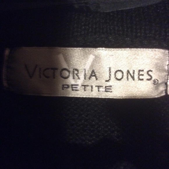 Victoria Jones PM Poinsetta Sequined Sweater - Picture 3 of 8