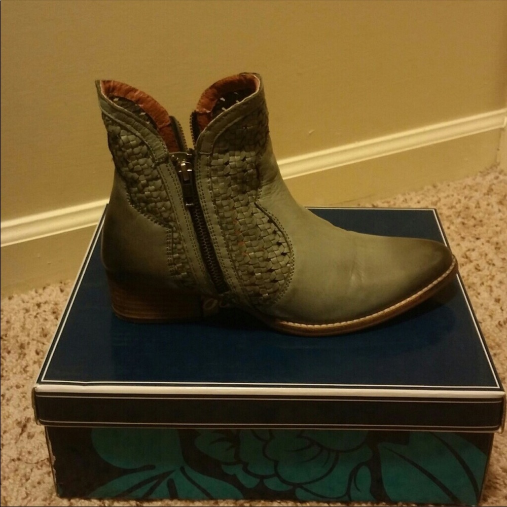 ***ISO*** Looking for Seychelles Lt Blue Booties