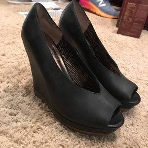 black wedges