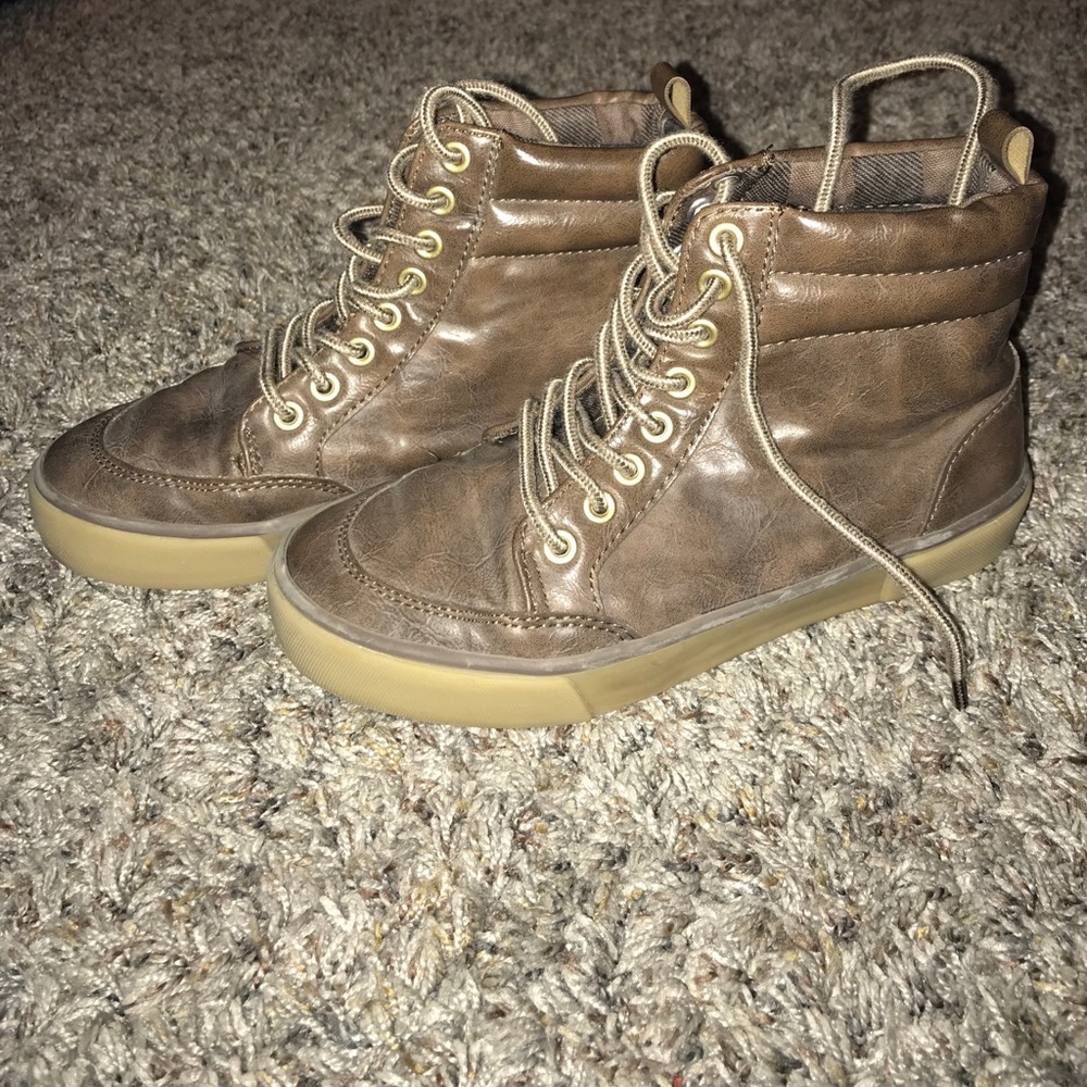 Boys boots