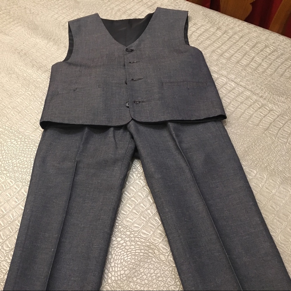 Boys 2 piece vest/pants size 7