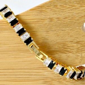 17.50ctw 14k YGF Black/White Sapphire Bracelet