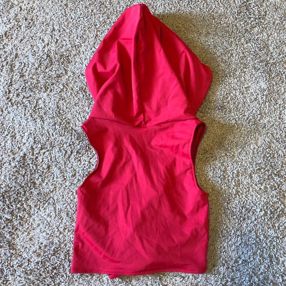 Red hooded crop top lace up rave Melisandre hood - Picture 4 of 8