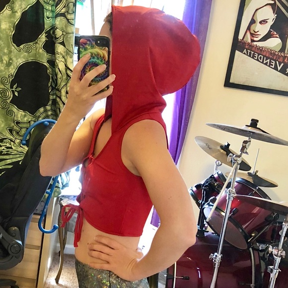 Red hooded crop top lace up rave Melisandre hood - Picture 7 of 8