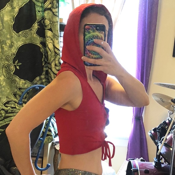 Red hooded crop top lace up rave Melisandre hood - Picture 5 of 8
