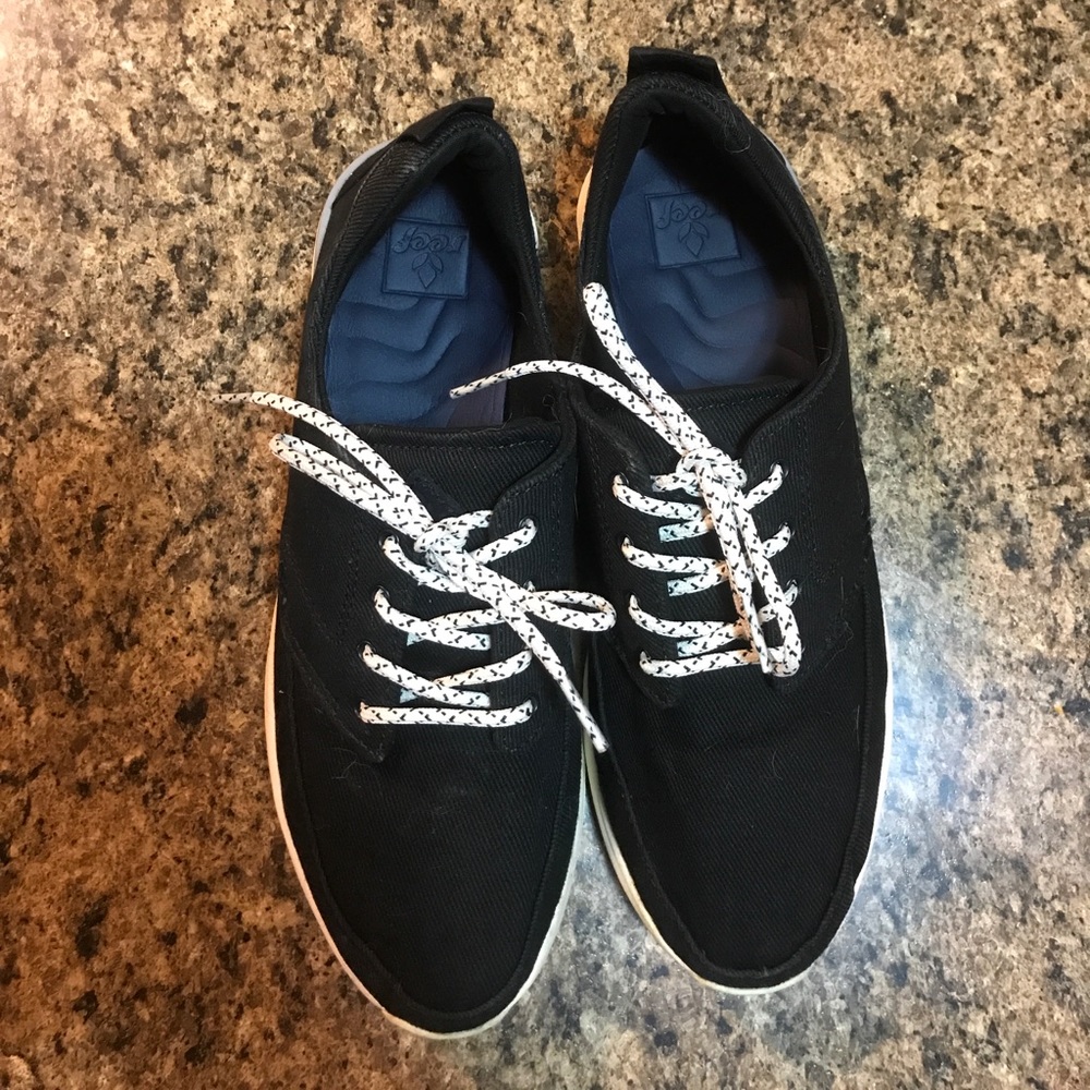Reef women's Rover shoe. Black. 9.5.