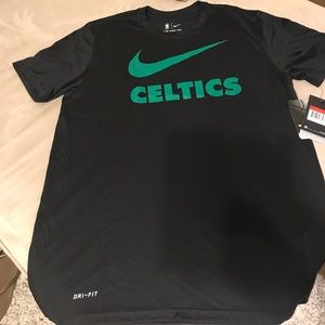 🌸 Nike Dri-Fit Shirt