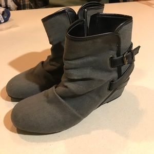 Mudd booties size 8.5