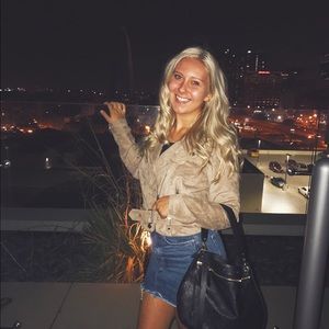 Meet your Posher, Madi