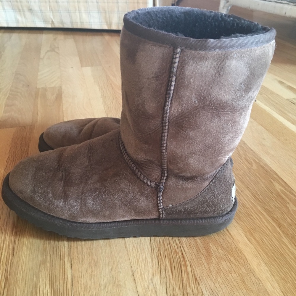 UGG Women’s Classic Short Boots Size 8