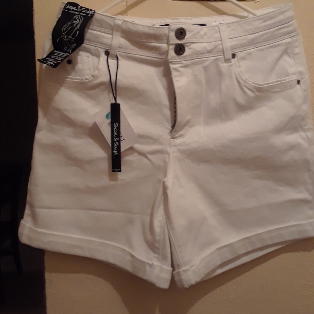 BRAND NEW : WHITE BODY SCULPTING SHORTS