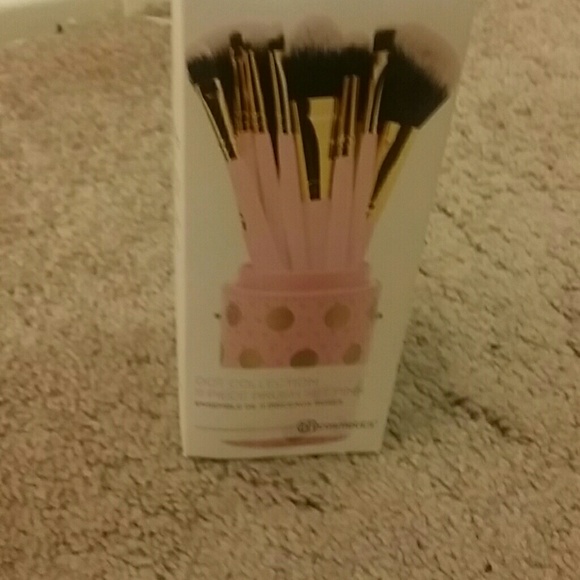 Make up brushes - Picture 1 of 4