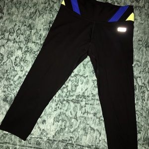 *LAST CHANCE!! CM DEAL* VS PINK Ultimate Yoga Crop