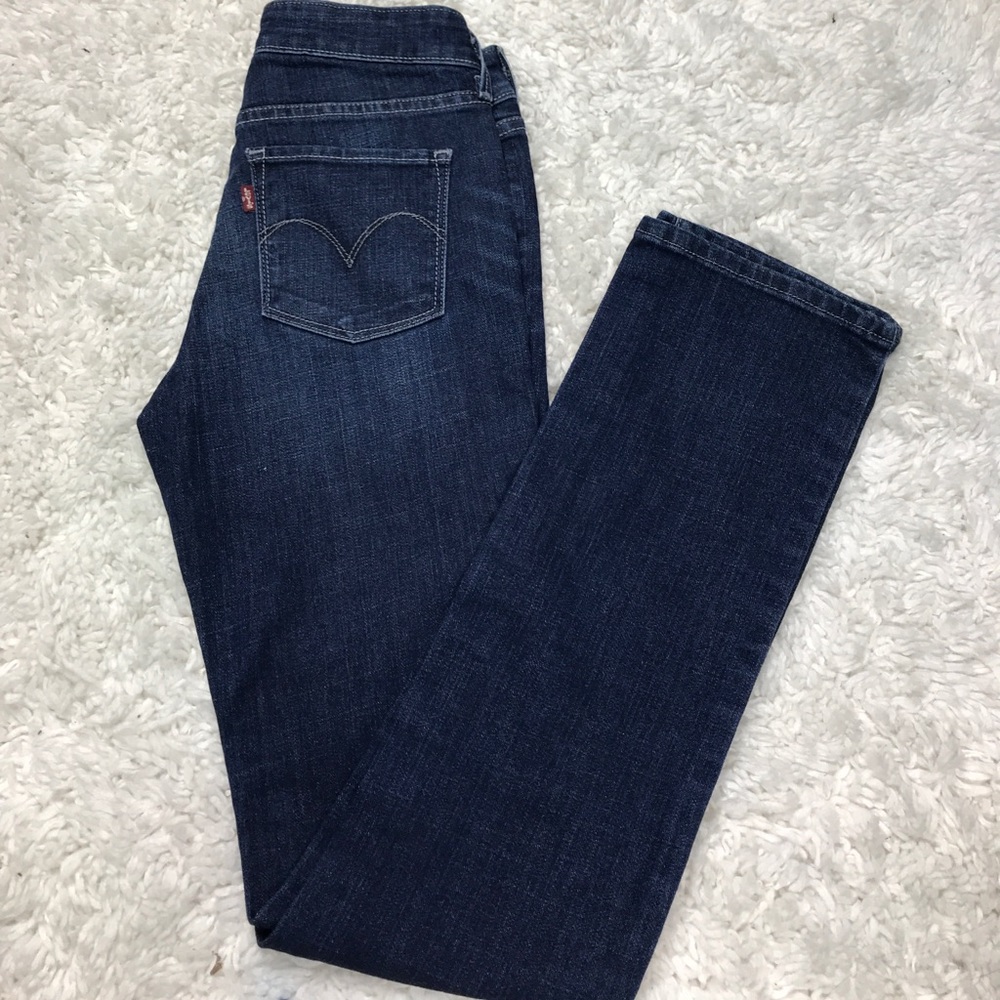 Levi’s  slight curve classic rise straight size 26