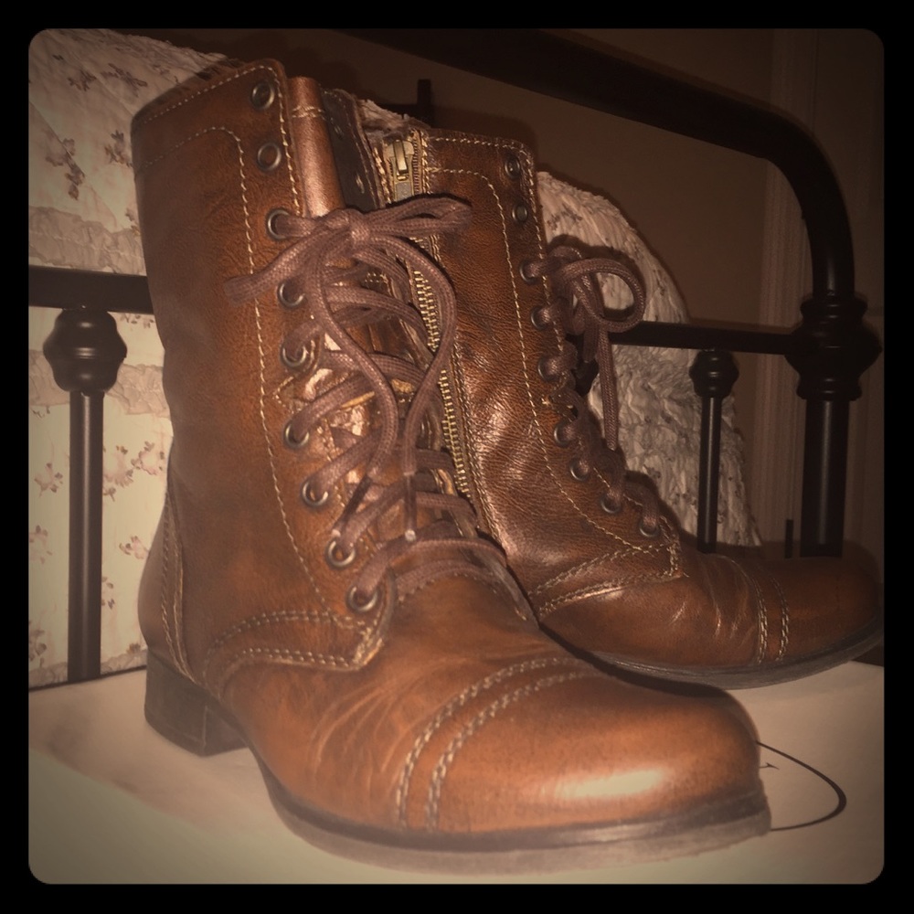 Size 7.5 combat boot - Steve Madden w/lace front