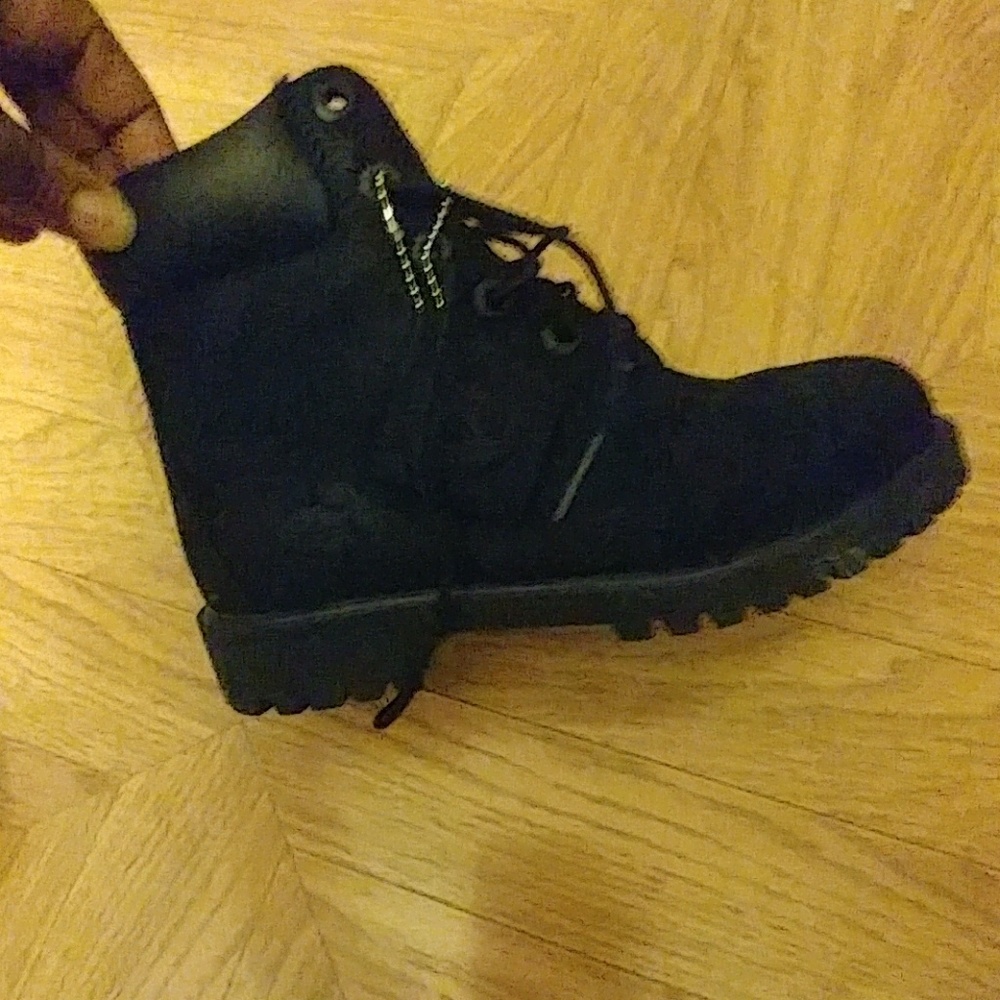 Black timberlands size 4