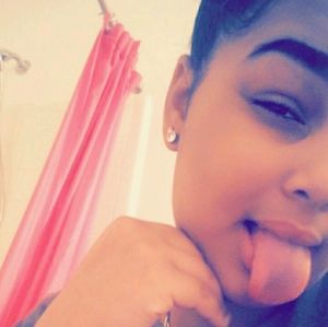 Meet your Posher, Kayla