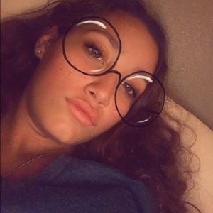 Meet your Posher, Isabel