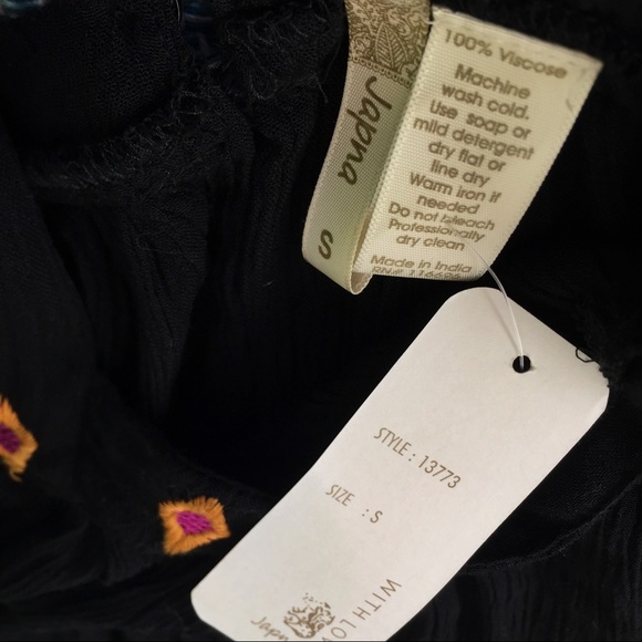 🌻SOLD🌻NWT Japna Cold Shoulder Crop Top - Picture 4 of 6