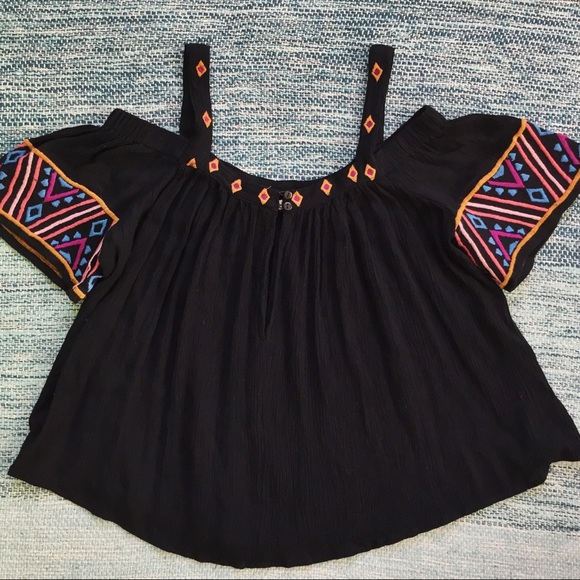 🌻SOLD🌻NWT Japna Cold Shoulder Crop Top - Picture 5 of 6