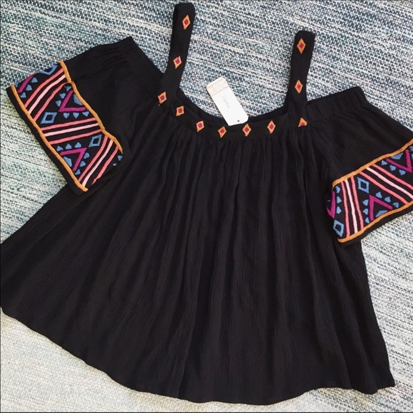 🌻SOLD🌻NWT Japna Cold Shoulder Crop Top - Picture 2 of 6