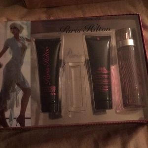 Paris Hilton Set