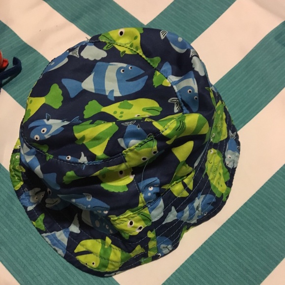 🍍Bundle of 3 Toddler Hats Sun and Winter - Picture 2 of 7