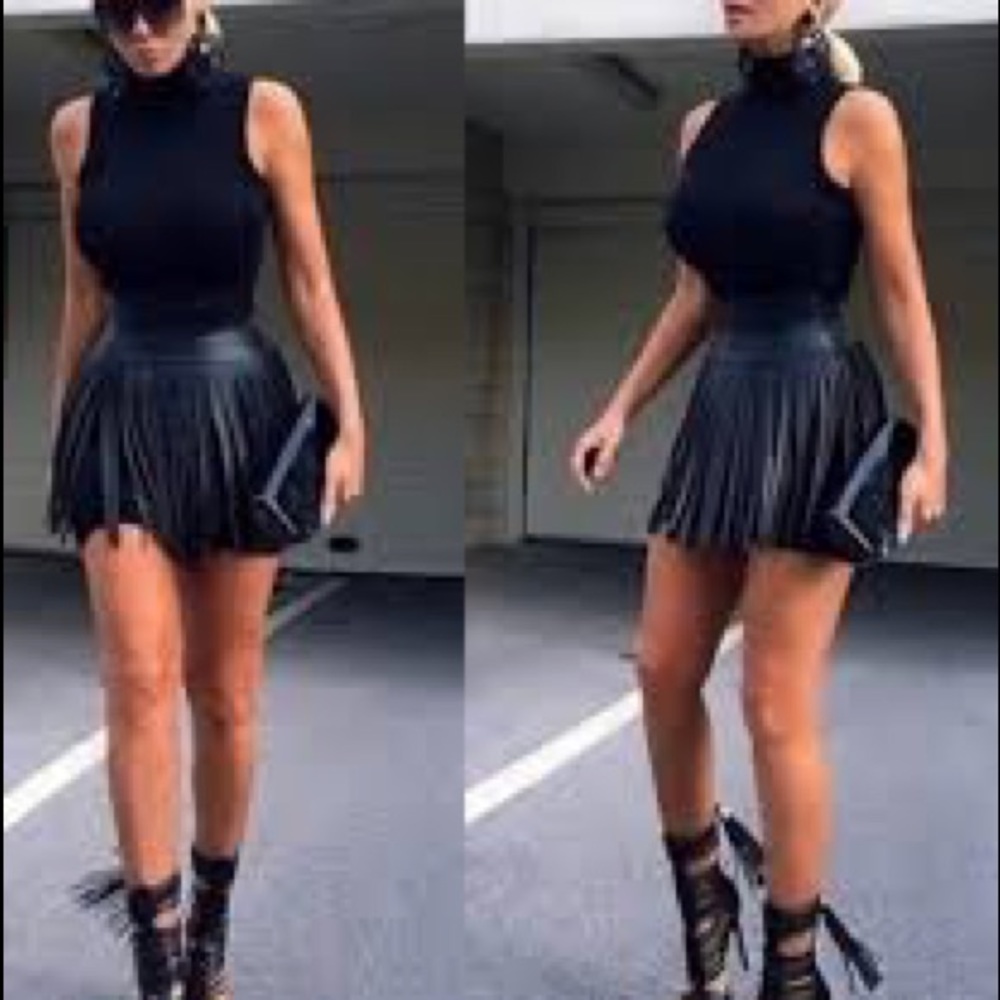 One day Sale ❤️ NWT BCBG belt!