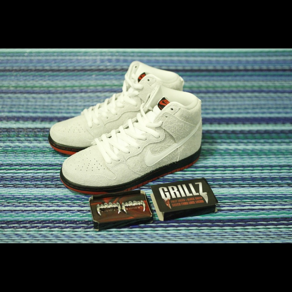 NIKE DUNKS PREMIUM DELUXE BLACKSHEEP