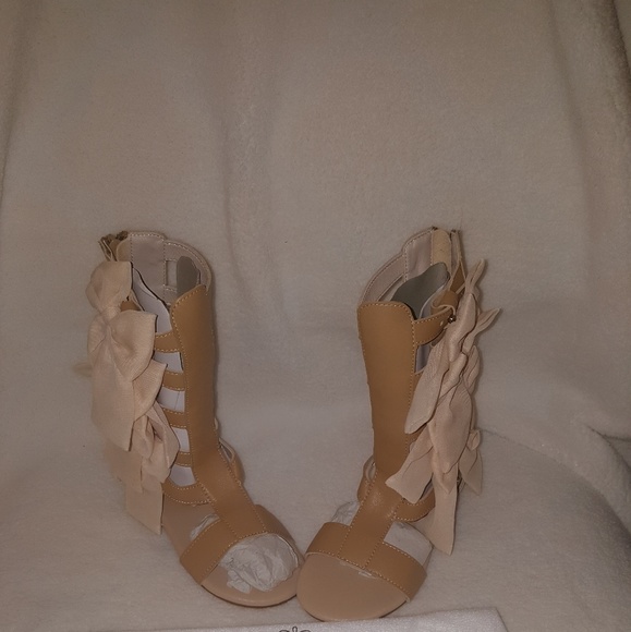 Other - Sz 8 Toddler bow gladiators Beige